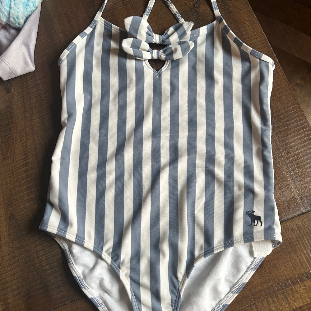 Girls Abercrombie bathing suit